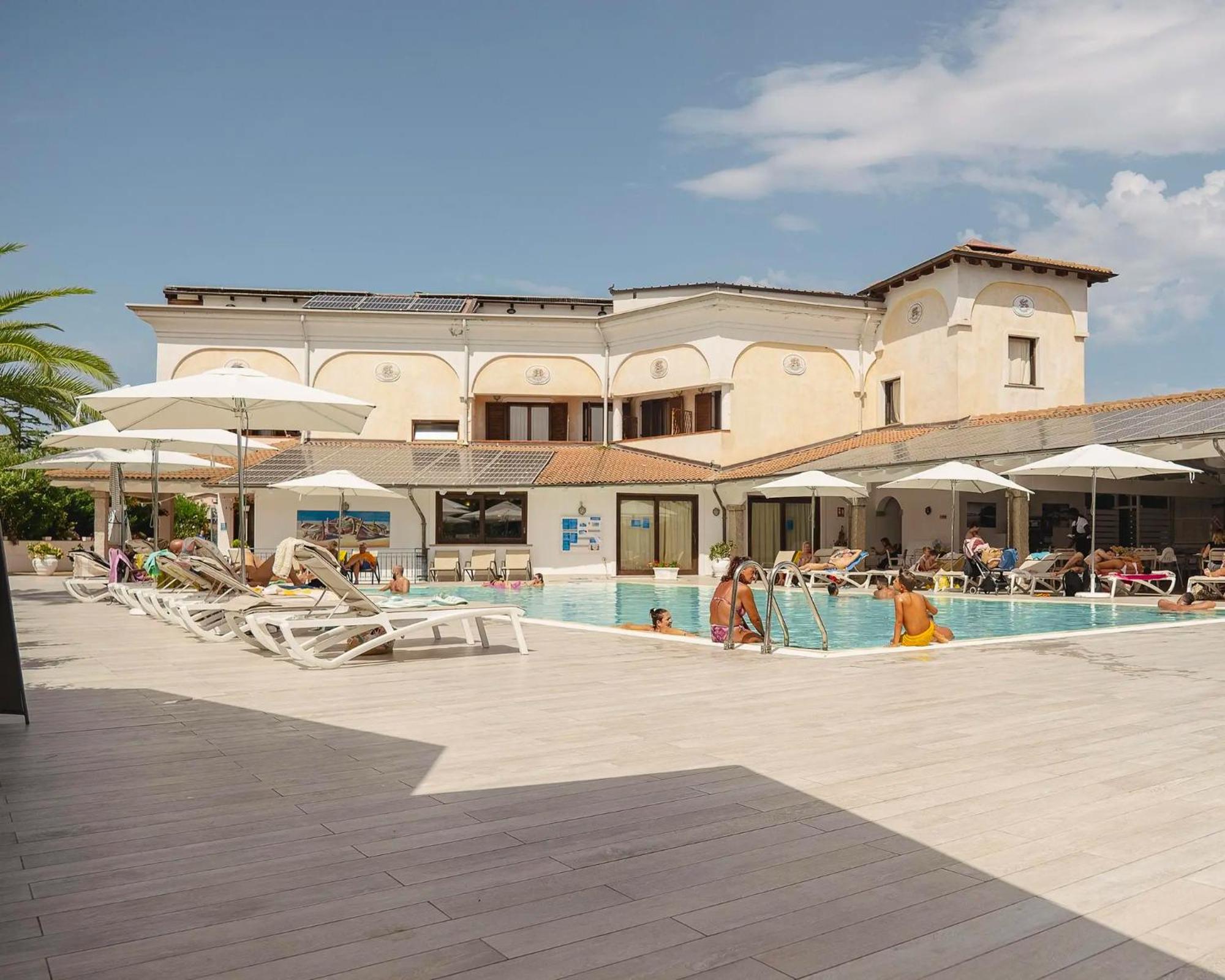 فندق Zeta Club San Teodoro Le Rose المظهر الخارجي الصورة