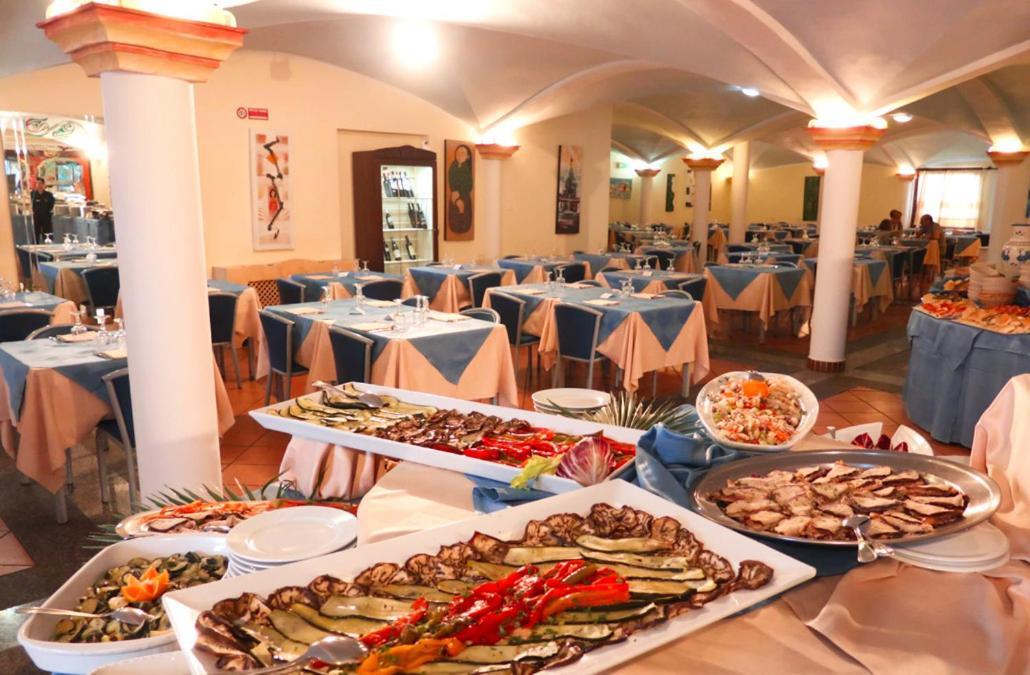 فندق Zeta Club San Teodoro Le Rose المظهر الخارجي الصورة